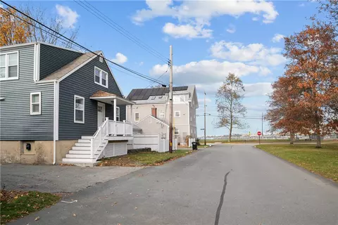 3 Clinton St #C, Newport, RI 02840