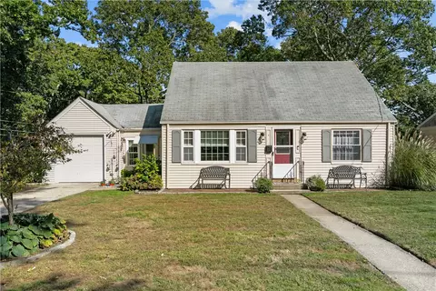 6 Cononchet Trl, East Greenwich, RI 02818