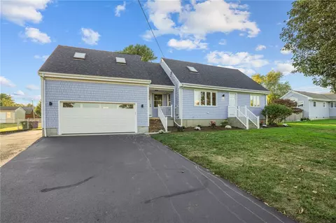 6 Verdi Ln, Bristol, RI 02809