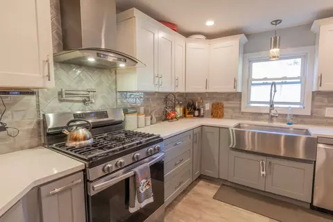 43 George St, North Providence, RI 02911