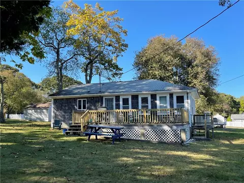 035 Harriet Ave, Portsmouth, RI 02871