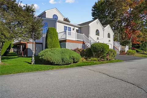3 Queen Annes Ct, West Warwick, RI 02893