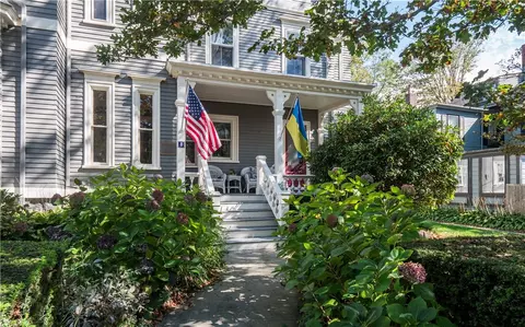 8 Cottage St #1, Newport, RI 02840