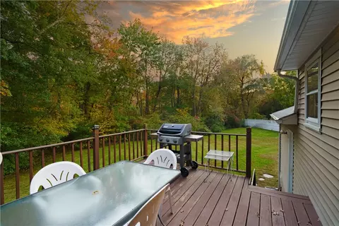 Exterior - 16 Cahir Ct, Warwick, RI 02889 photo 4 of 4