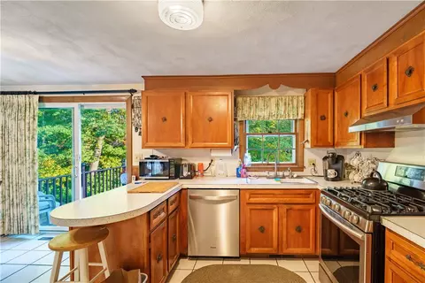 Kitchen - 16 Cahir Ct, Warwick, RI 02889 photo 1 of 1