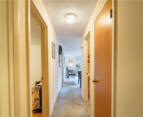 Entry Way - 16 Cahir Ct, Warwick, RI 02889 photo 4 of 5