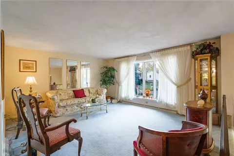 Living - 16 Cahir Ct, Warwick, RI 02889 photo 1 of 5