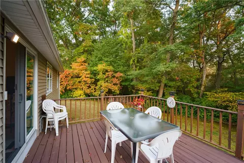 Exterior - 16 Cahir Ct, Warwick, RI 02889 photo 3 of 4