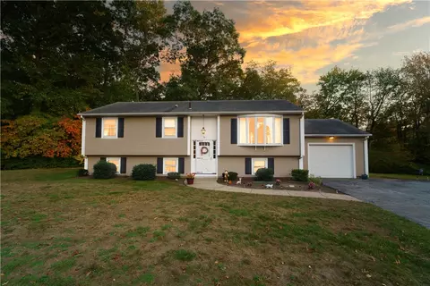 Exterior - 16 Cahir Ct, Warwick, RI 02889 photo 2 of 4
