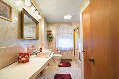 Bath - 16 Cahir Ct, Warwick, RI 02889 photo 1 of 2