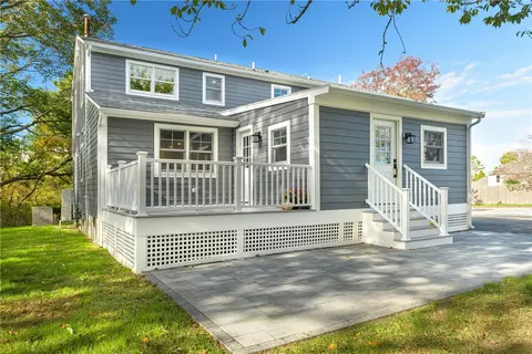 138 Oliphant Ln, Middletown, RI 02842