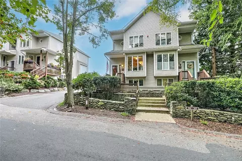 306 North Ln, Bristol, RI 02809