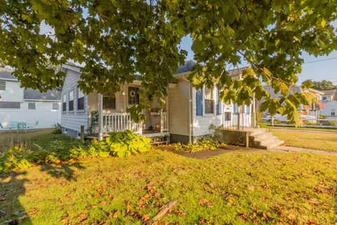 Exterior - 88 Lee Ave, Warwick, RI 02889 photo 7 of 9