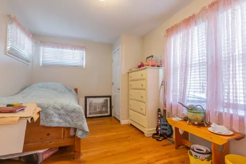 Bedroom - 88 Lee Ave, Warwick, RI 02889 photo 3 of 5