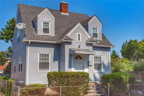 111 Lowell Ave, Providence, RI 02909