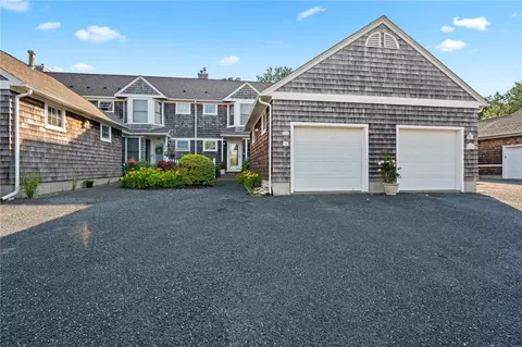 32 Fox Dr, Narragansett, RI 02882
