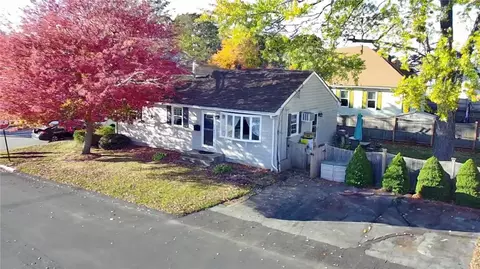 90 Waterman St, Pawtucket, RI 02861
