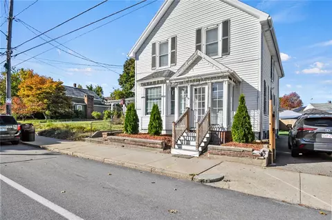 997 Park Ave, Woonsocket, RI 02895 photo 2