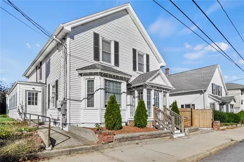 997 Park Ave, Woonsocket, RI 02895 photo 3