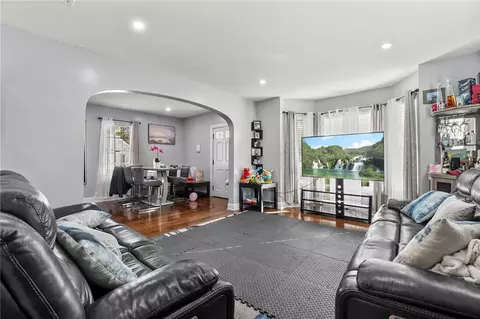 997 Park Ave, Woonsocket, RI 02895 photo 8