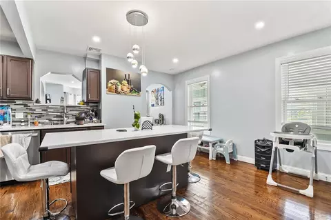 997 Park Ave, Woonsocket, RI 02895 photo 4