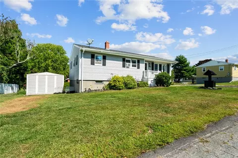 130 Robert Gray Ave, Tiverton, RI 02878