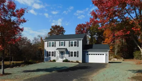 40 Hopkinton Hill Rd, Hopkinton, RI 02832
