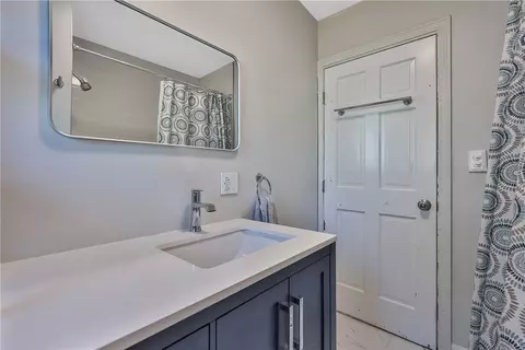 Bath - 48 Central Ave, Warren, RI 02885 photo 2 of 3
