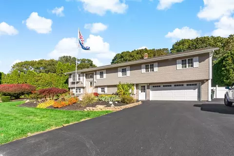 17 Driftwood Dr, Coventry, RI 02816