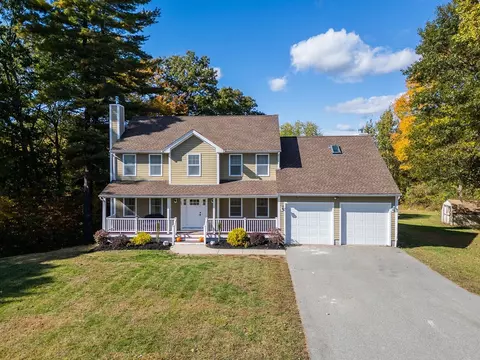 60 Rolling Green Dr, Foster, RI 02825