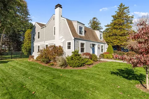 5 Adams Point Rd, Barrington, RI 02806