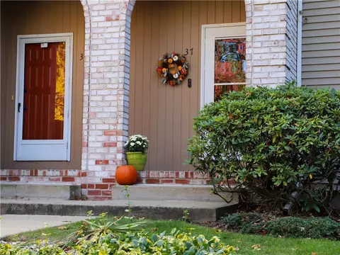 37 Marigold Cir #37, North Providence, RI 02904