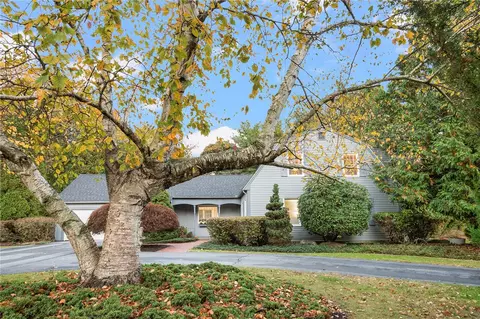15 Sylvia Ln, Lincoln, RI 02865