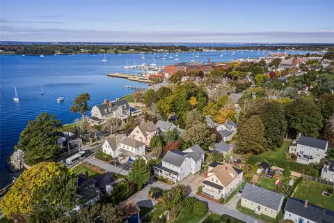19 Summer St, Bristol, RI 02809