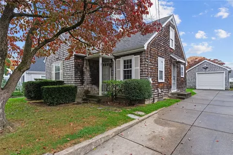 9 Sprague Ave, Lincoln, RI 02865