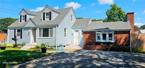 2545 W Shore Rd, Warwick, RI 02889