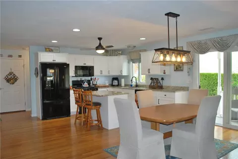 500 Mendon Rd #214, Cumberland, RI 02864