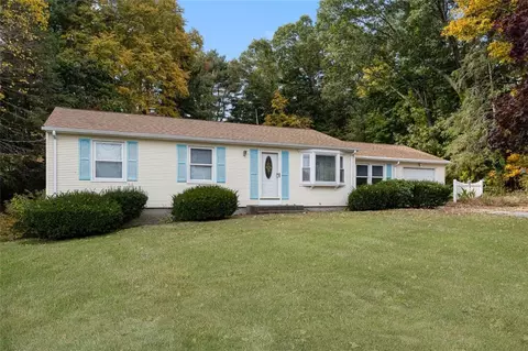 104 Sleepy Hollow Dr, Cumberland, RI 02864