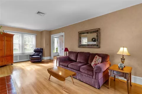 Living - 3181 Post Rd, Warwick, RI 02886 photo 5 of 6