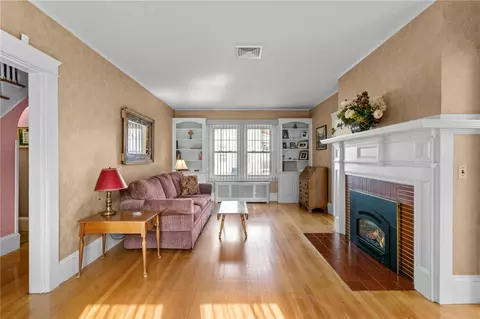 Living - 3181 Post Rd, Warwick, RI 02886 photo 4 of 6