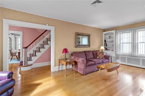 Living - 3181 Post Rd, Warwick, RI 02886 photo 3 of 6