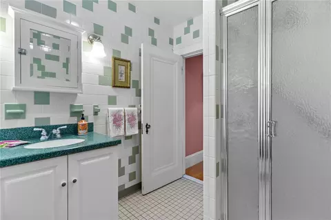 Bath - 3181 Post Rd, Warwick, RI 02886 photo 1 of 3