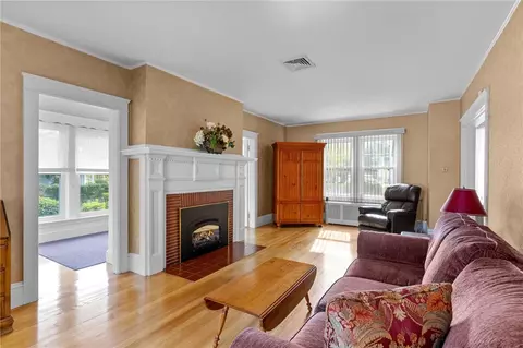 Living - 3181 Post Rd, Warwick, RI 02886 photo 2 of 6