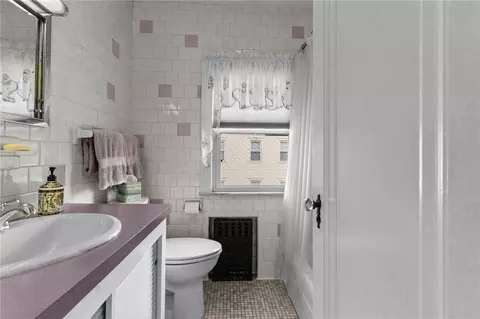 Bath - 3181 Post Rd, Warwick, RI 02886 photo 3 of 3