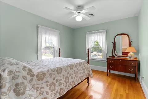 Bedroom - 3181 Post Rd, Warwick, RI 02886 photo 3 of 12