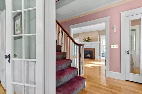 Entry Way - 3181 Post Rd, Warwick, RI 02886 photo 3 of 5