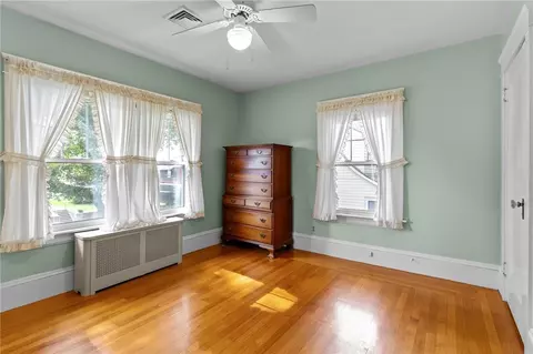 Bedroom - 3181 Post Rd, Warwick, RI 02886 photo 10 of 12
