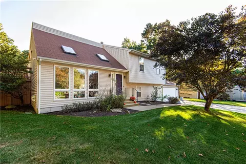 3 Cara Dr, Lincoln, RI 02865