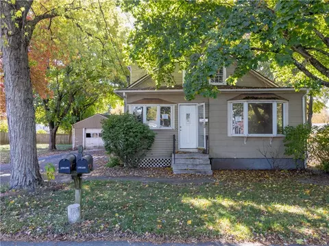 21 Forest Ave, Seekonk, MA 02771