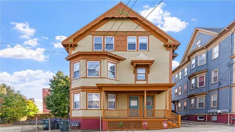 16 Emmett St, Providence, RI 02903